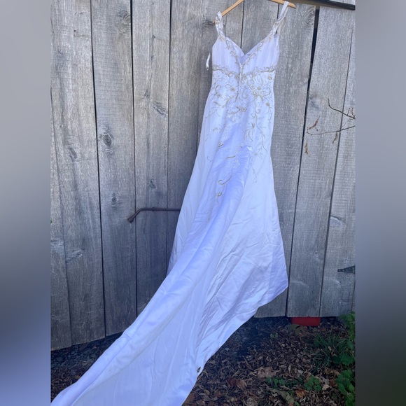 Alfred Angelo Ivory Gown - Picture 9 of 16